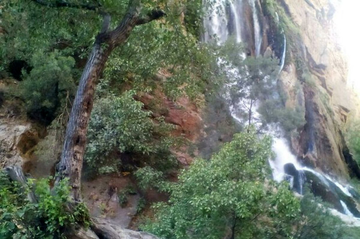 انسداد راه دسترسی آبشارهای «چکان» و «آب سفید» لرستان