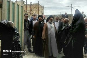 نماینده ولی‌فقیه در لرستان از مناطق سیل‌زده «معمولان» بازدید کرد
