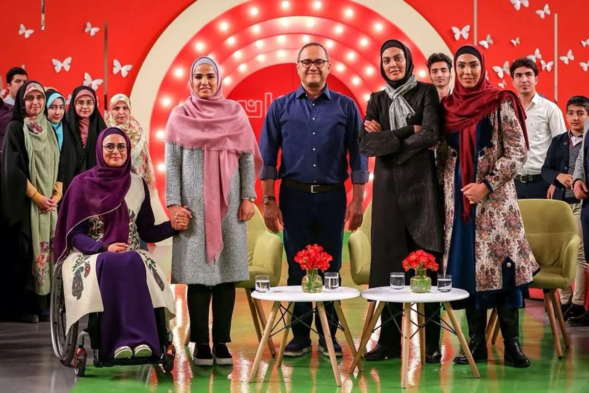 صفحه رسمی خندوانه عکسی از مهمانان امشب منتشر کرد