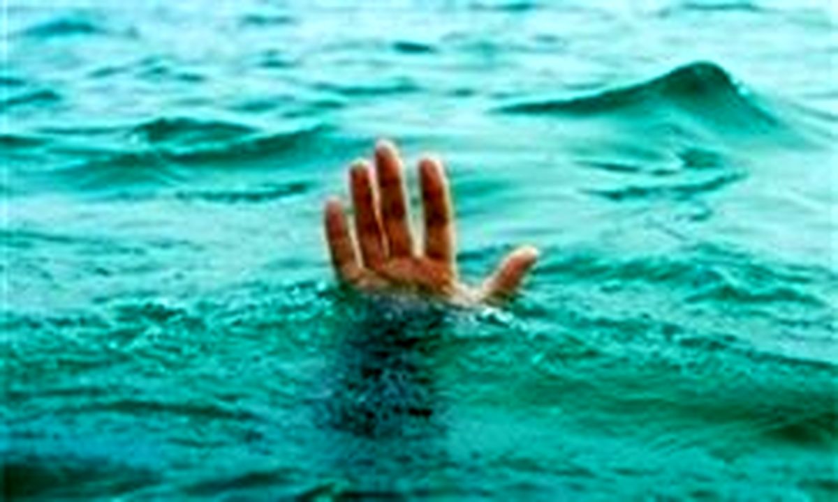 نجات جوان از غرقشدگی توسط آتش نشانان غواص
