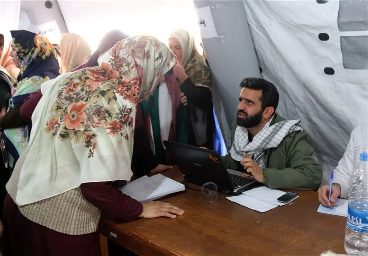 قدردانی مردم مناطق سیل‌زده از خدمات‌رسانی بیمارستان صحرایی نیروی دریایی سپاه‌