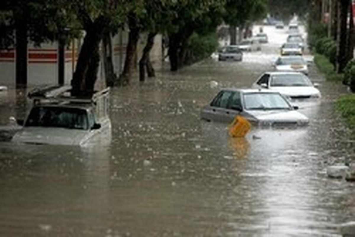 آبگرفتگی خیابان های اصلی شهر اسلام آباد غرب در آغاز بارش شدید باران+ویدئو