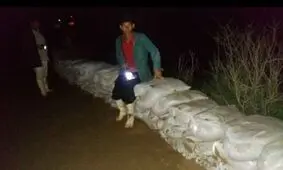 تلاش شبانه اهالی روستای خلیفه برای ایجاد سیل بند