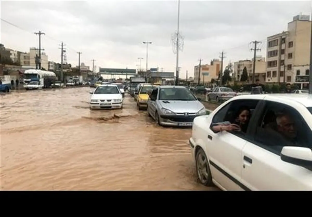 در هوای بارانی چگونه رانندگی کنیم
