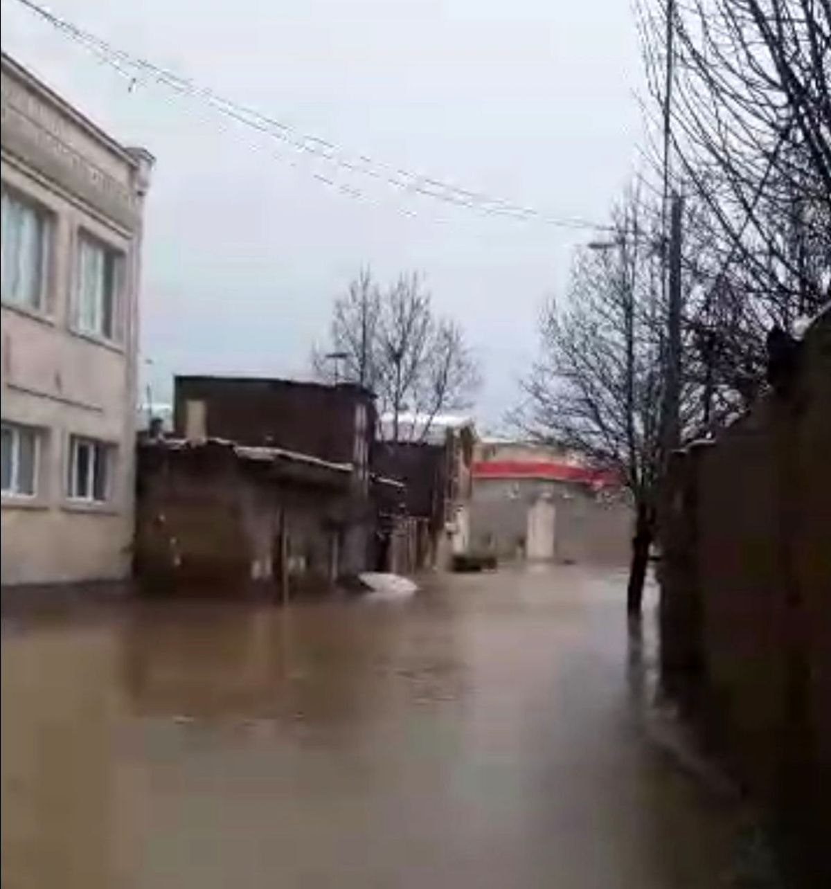 تصاویری از بالا آمدن اب در روستای دلفان نور آباد