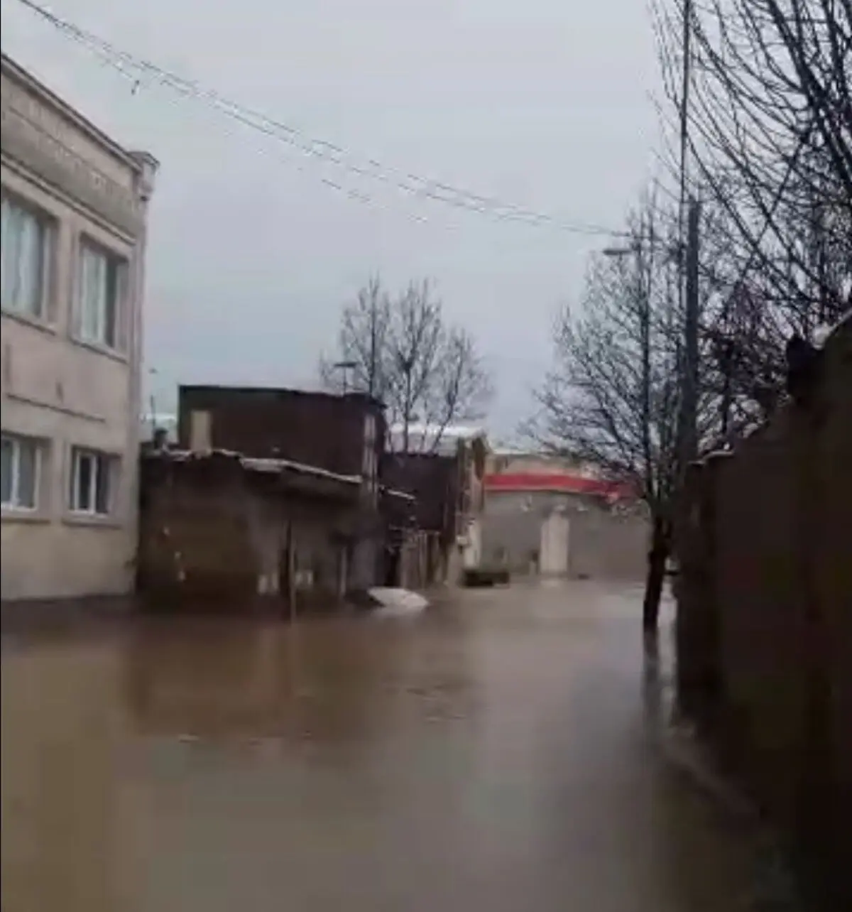 تصاویری از بالا آمدن اب در روستای دلفان نور آباد