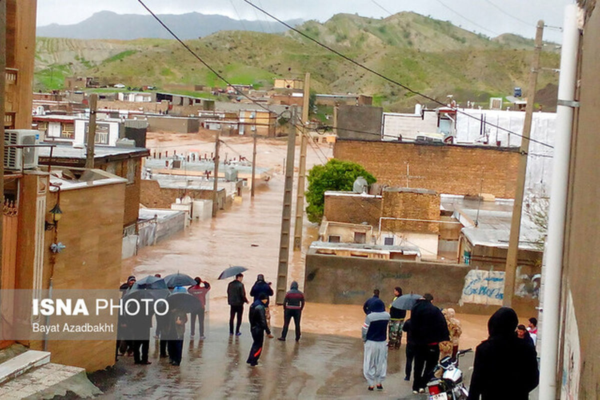 اولین محموله کمکهای امدادی از آذربایجان غربی به سیل‌زدگان ایلام ارسال شد