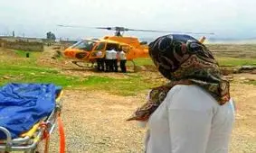 انتقال زن باردار از یکی از روستاهای شهرستان های سیل زده به فرودگاه خرم آباد+ویدئو