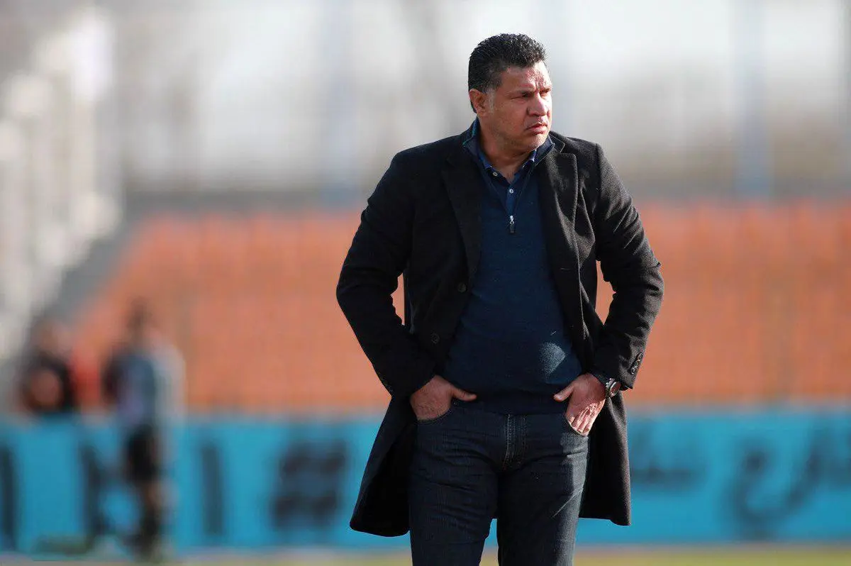 دایی گلزن تیمش را به دفاع راست برد