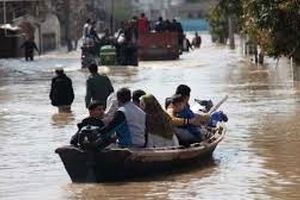 شناور شدن قایق‌های امداد و نجات در بخشی از شهرک کرناچی کرمانشاه+ویدئو