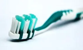 مسواک را داخل دستشویی نگذارید!