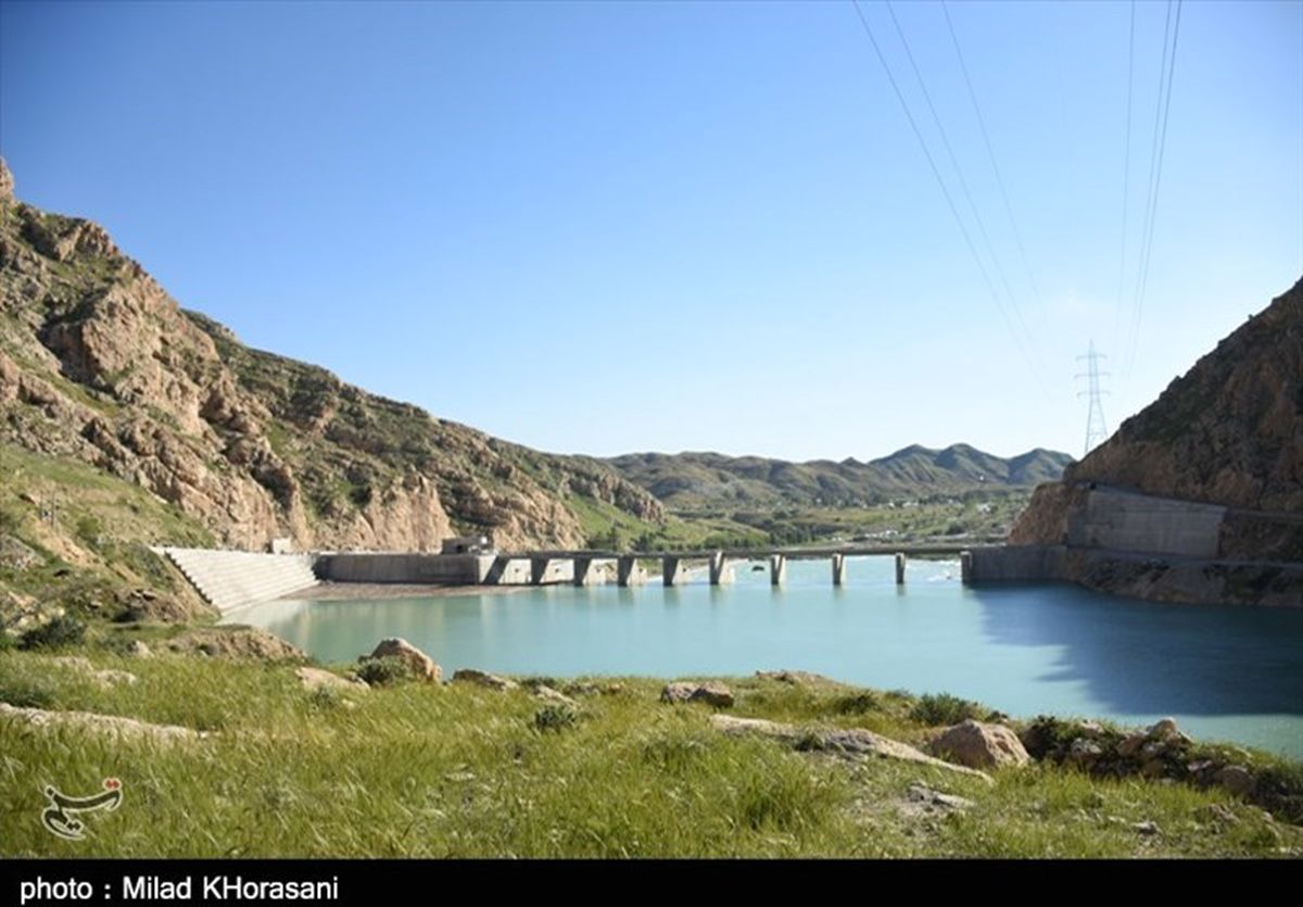 سرریز سدهای غرب استان اصفهان/دریچههای ۲ سد بویین میاندشت باز شد