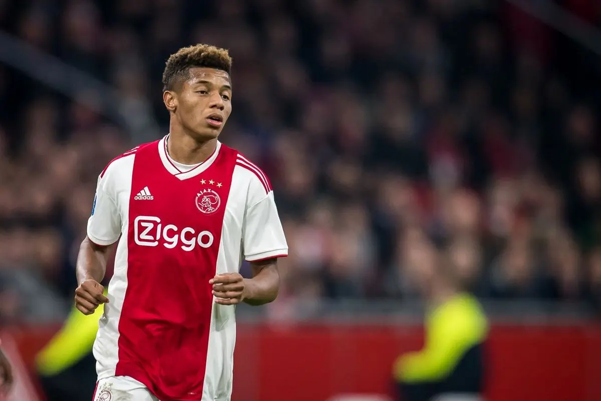 مهاجم آژاکس در راه پاریس