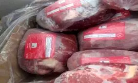 فیلم /کشف بیش از ۱۲ تن گوشت چرخ‌کرده غیرقابل مصرف در مشهد