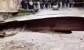 لحظه ریزش پل آماری خرم آباد و تجمع عجیب مردم!+ویدئو