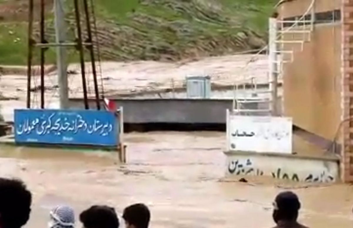 ویدئوی به زیرآب رفتن دبیرستان دخترانه‌ای در معمولان