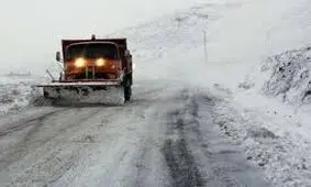 مدفون شدن خودروها میان برف در روستای «طرزم» ورزقان