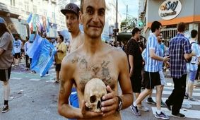 شرکت در جشن قهرمانی با جمجمه!