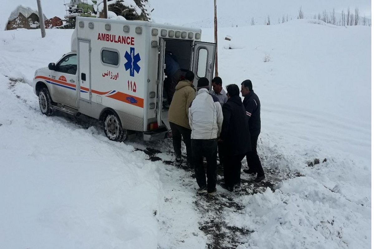 نجات جان مادر باردار نهاوندی گرفتار در برف