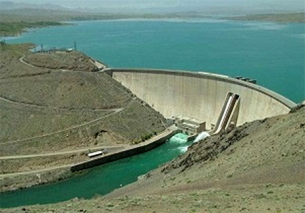 بازگشایی دریچه سد لتیان در پی افزایش حجم آب ورودی به این سد+ویدئو