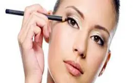 فیلم / تزریق بوتاکس برای از بین بردن خط ابرو