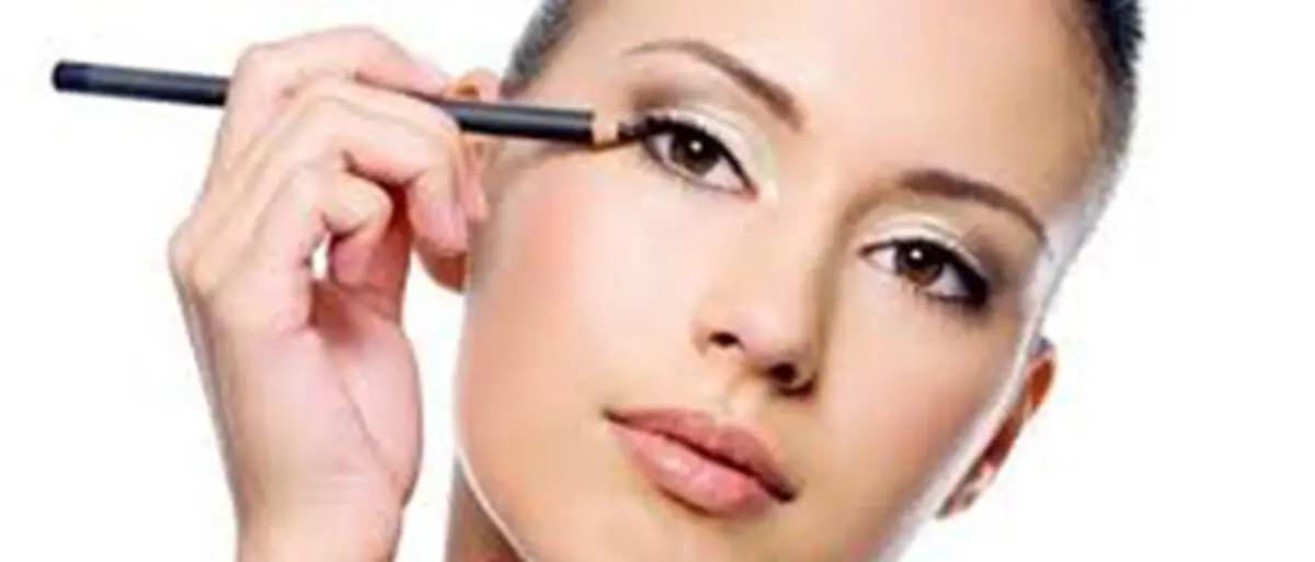 فیلم / تزریق بوتاکس برای از بین بردن خط ابرو