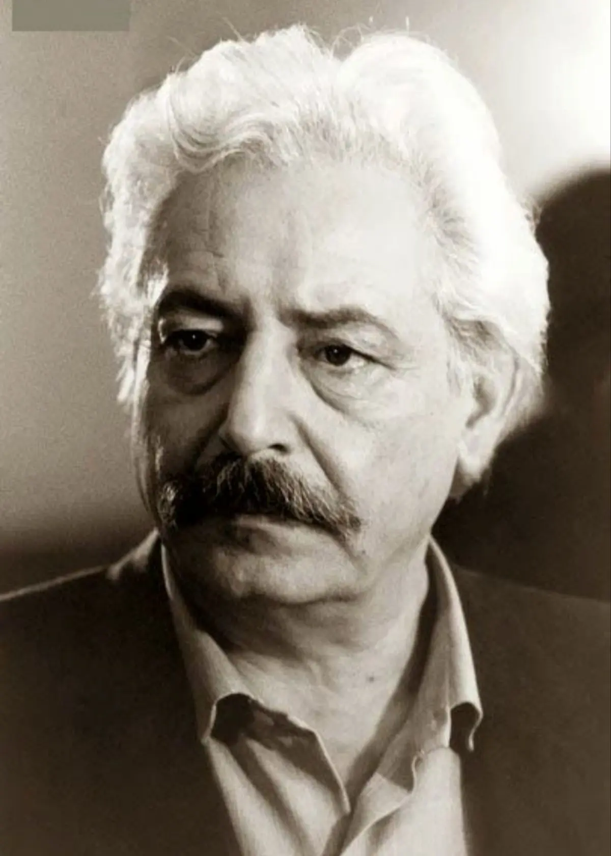 تصاویری از نقش آفرینی های متفاوت جمشید مشایخی