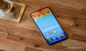 نگاه نزدیک به گلکسی M10 سامسونگ