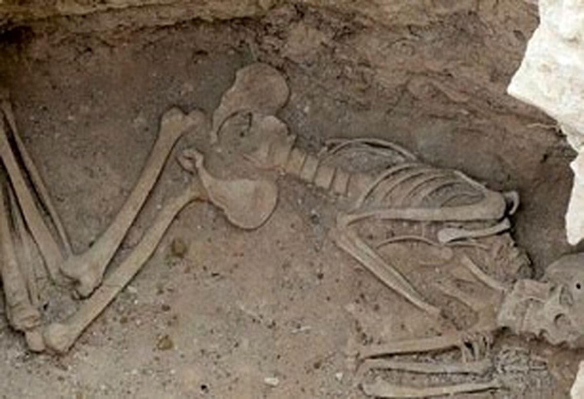 کشف استخوان های انسان مربوط به بیش از 2 هزار سال پیش در مبارکه