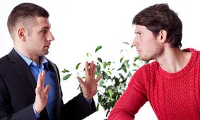 راهکار‌هایی برای اینکه بتوانید محترمانه حرف طرف مقابل را قطع کنید!