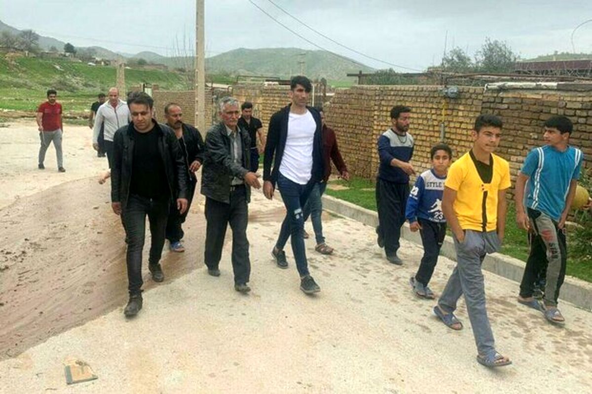 «علیرضا بیرانوند» در مناطق سیلزده لرستان حضور یافت