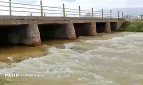 جاری شدن آب در رودخانه‌های فصلی استان مرکزی بر اثر بارش‌های اخیر