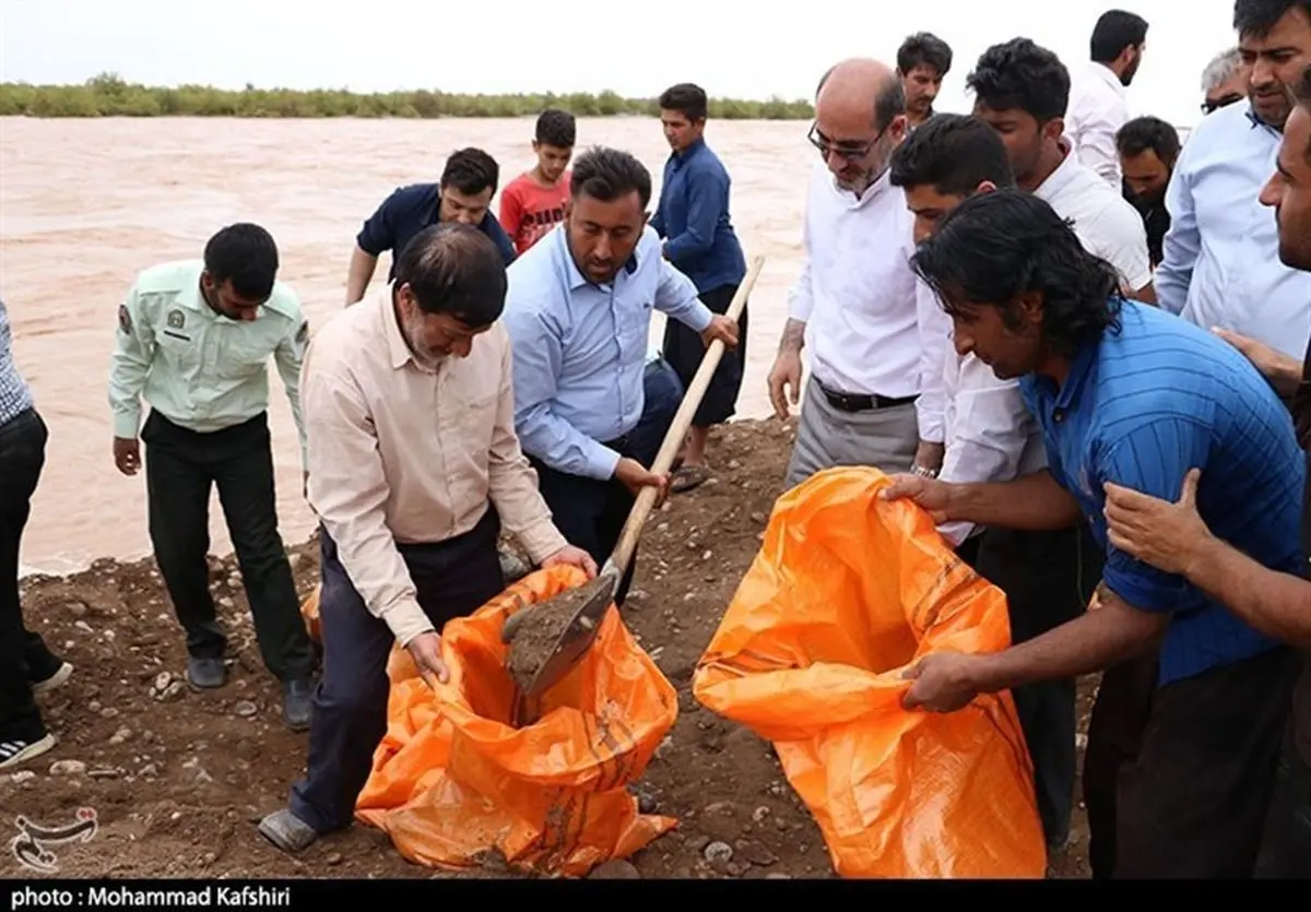 فرماندار دزفول: تا آرام شدن شرایط اهالی روستاهای سیل زده درمحل‌های اسکان باشند