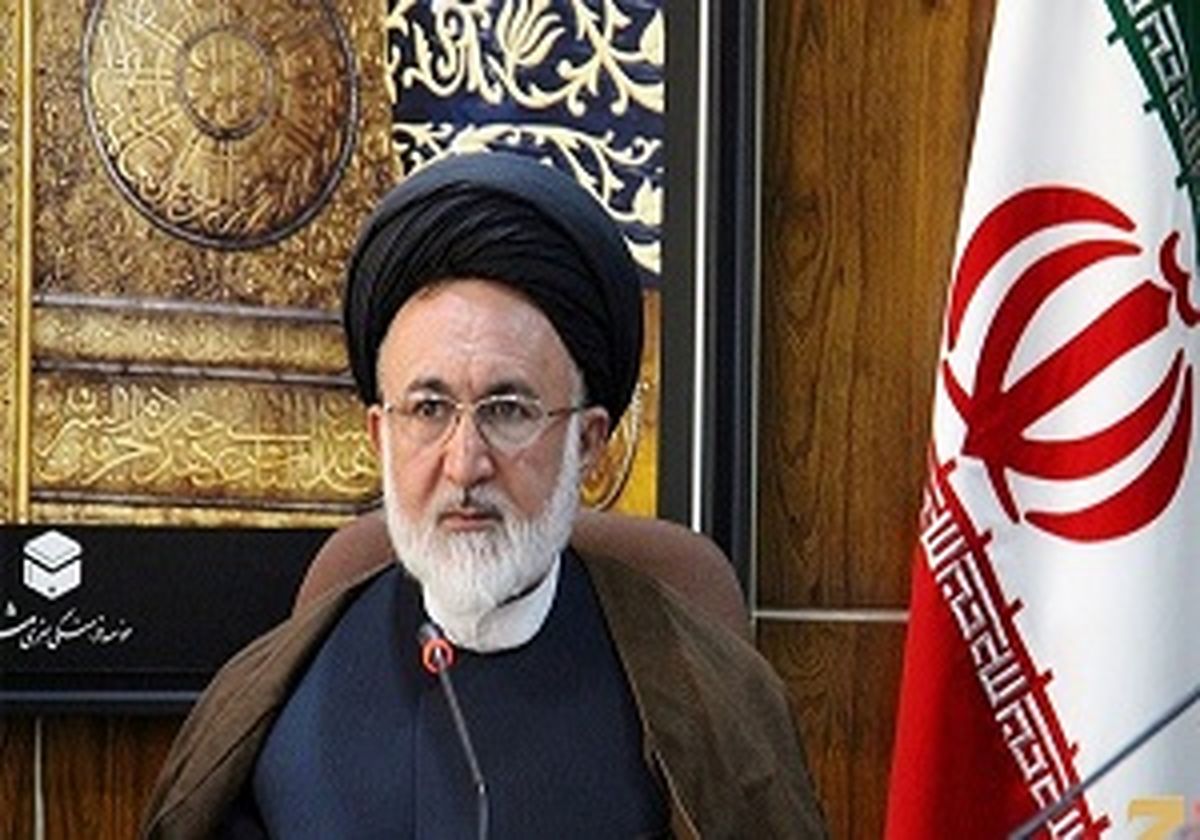 ملت ایران به طور خودجوش به سیل زدگان کمک میکنند