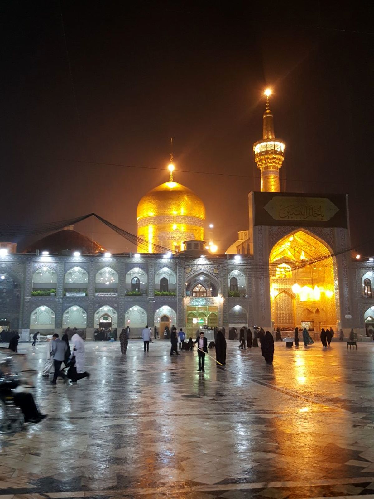 تصاویری ناب از بارش رحمت الهی در حرم امام رضا(ع) هم اکنون+ویدئو