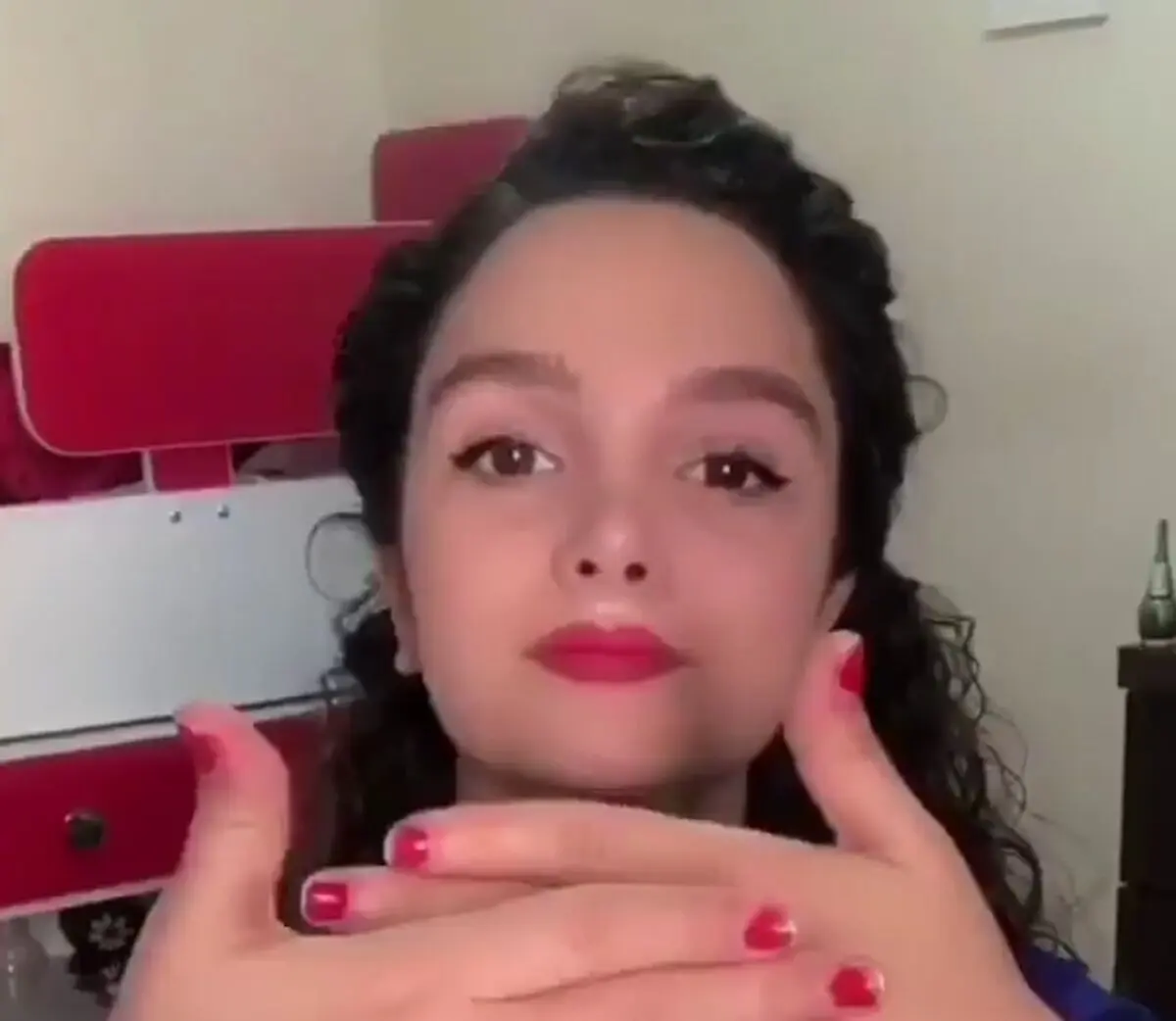 ماساژ صورت برای كاهش چروک پوست و زيبايي