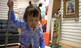 نقاشی‌های گران قیمت یک دختربچه دو ساله + فیلم