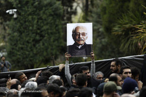 سرقت از مردم و بازیگران در مراسم تشییع پیکر جمشید مشایخی+عکس