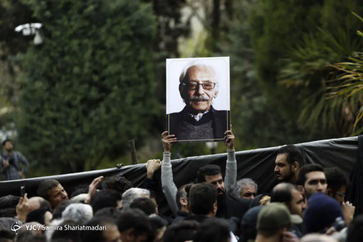 سرقت از مردم و بازیگران در مراسم تشییع پیکر جمشید مشایخی+عکس