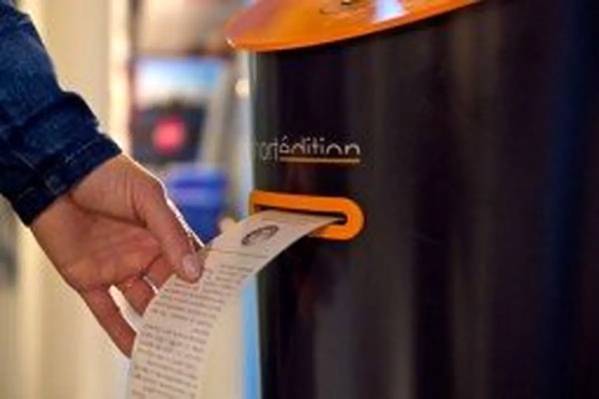 ابتکاری برای جدا کردن مردم از تلفن‌های همراه و گسترش کتابخوانی