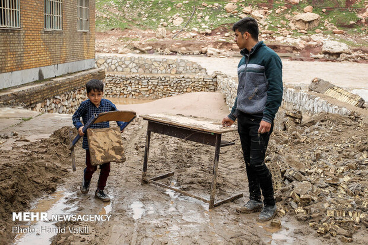 درخواست کتاب درسی و ۵ هزار نیمکت برای دانش آموزان سیلزده لرستان