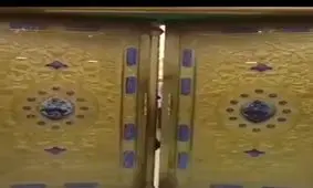 لحظه باز کردن درب حرم آقا امام حسین( ع)