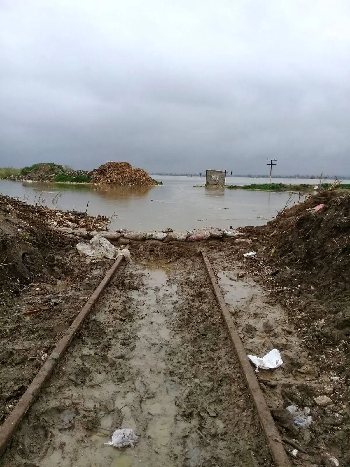 وضعیت سیلاب در روستای قره تپه بندرترکمن بحرانی است