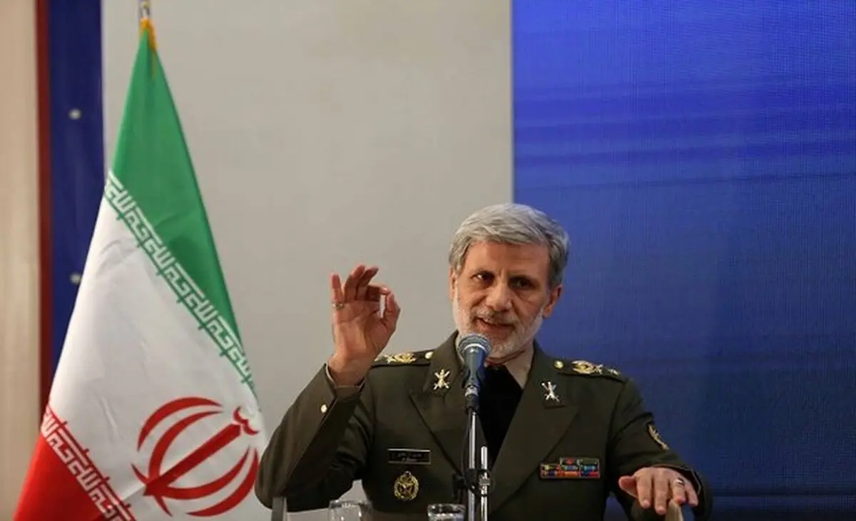 حضور وزیر دفاع در مجلس با لباس سپاه