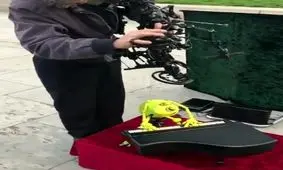 قورباغه پیانو زن