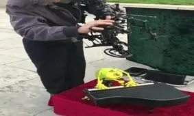 قورباغه پیانو زن