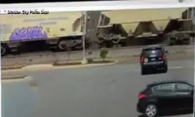 لحظه خارج شدن قطار از ریل