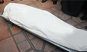 اقدام پلید یک عکاس در کنار جسد پدرش+عکس