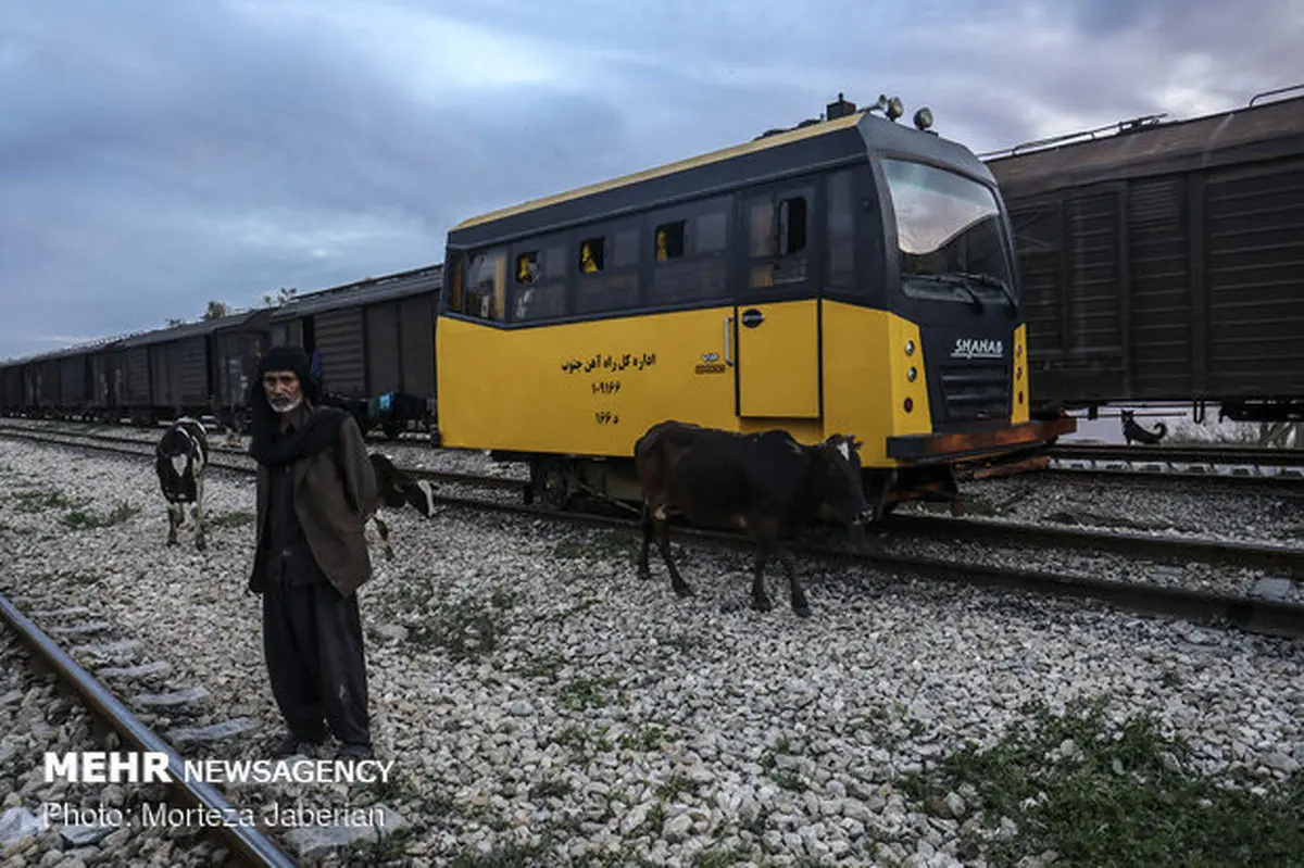 قطار زندگی زیر ریل آب/ زندگی سیل زدگان در واگن های قطار