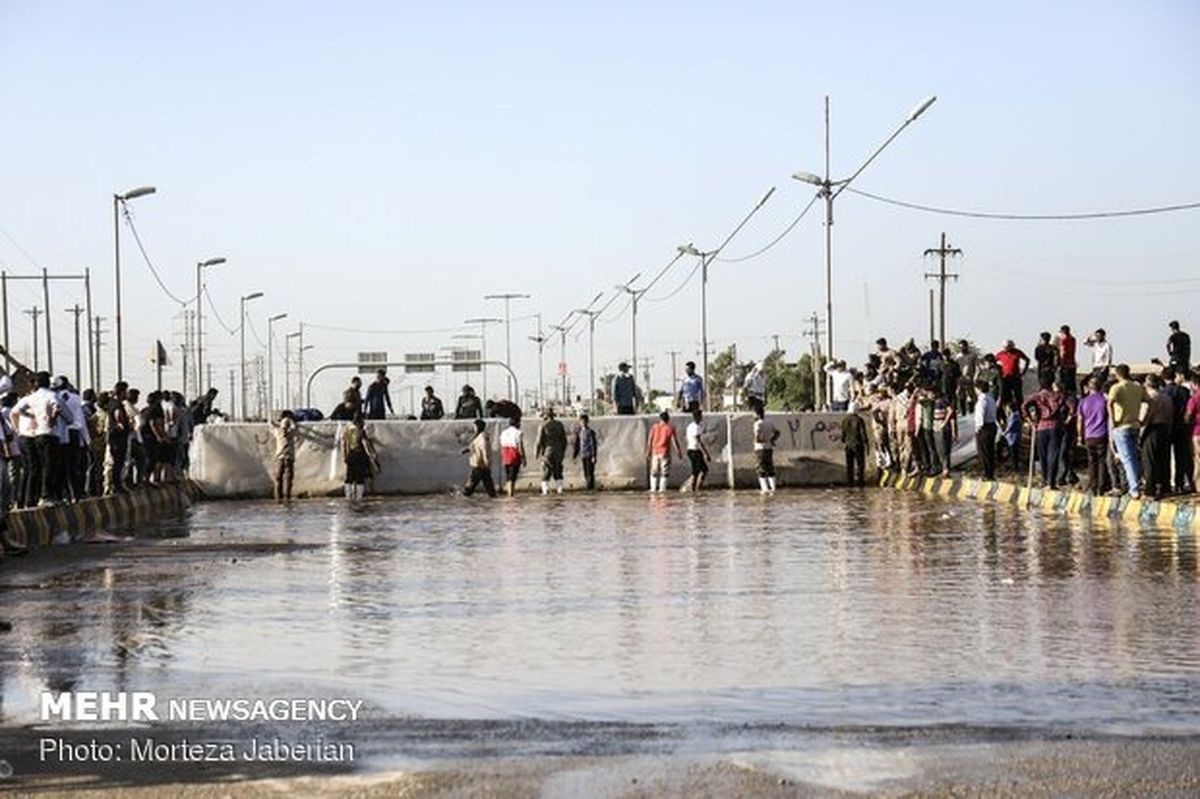 بازدیدهای شبانه وزیر کشور از مناطق سیل زده /غرق شدن میدان تره بار